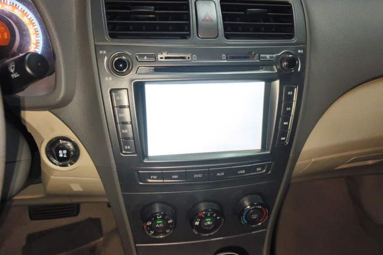 Used BYD L3 2013 1.5L Automatic Prestige Model Audio And AC Panel