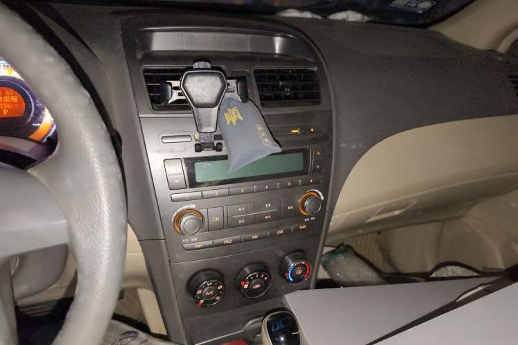 Used BYD L3 2013 1.5L Automatic Comfort Edition Audio And AC Panel