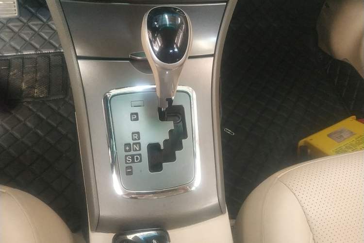 Used BYD L3 2013 1.5L Automatic Comfort Edition Gear Lever