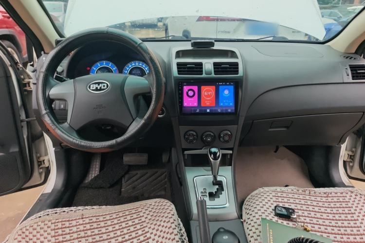 Used BYD L3 2013 1.5L Automatic Comfort Edition Center Console