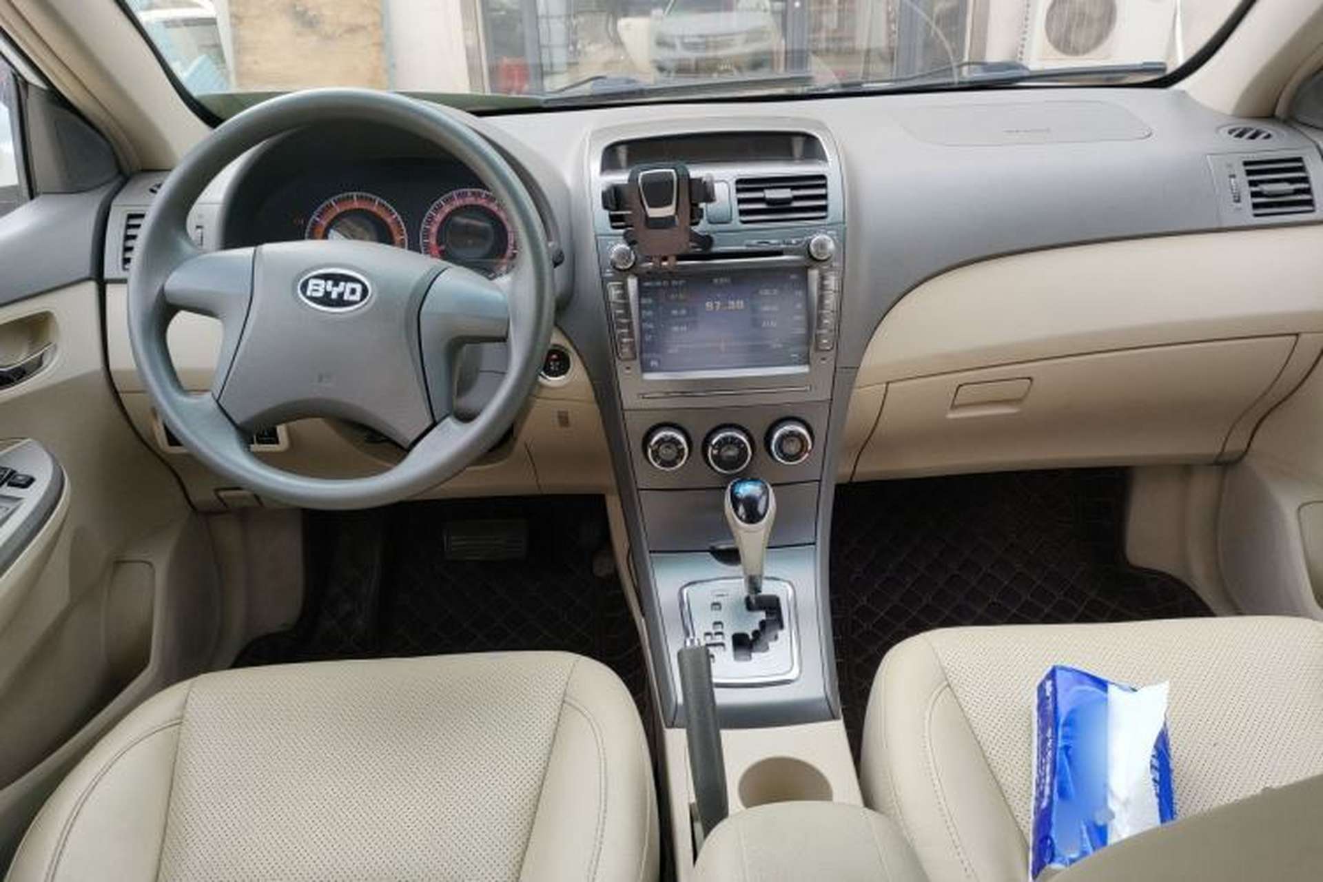 Used BYD L3 2013 1.5L Automatic Comfort Edition Center Console