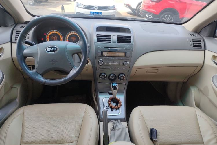 Used BYD L3 2013 1.5L Automatic Comfort Edition Center Console