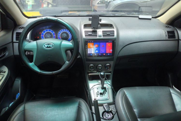 Used BYD L3 2013 1.5L Automatic Comfort Edition Center Console