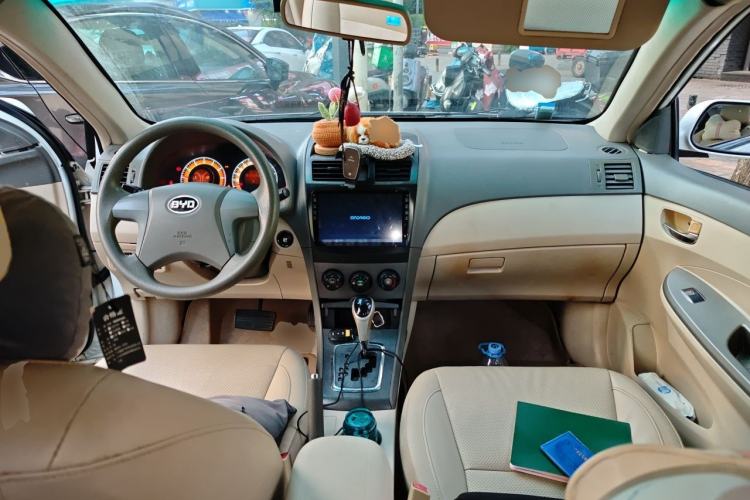Used BYD L3 2013 1.5L Automatic Comfort Edition Center Console