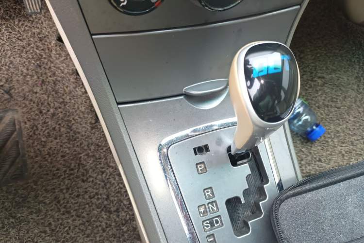 Used BYD L3 2013 1.5L Automatic Comfort Edition Gear Lever