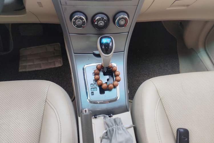 Used BYD L3 2013 1.5L Automatic Comfort Edition Gear Lever