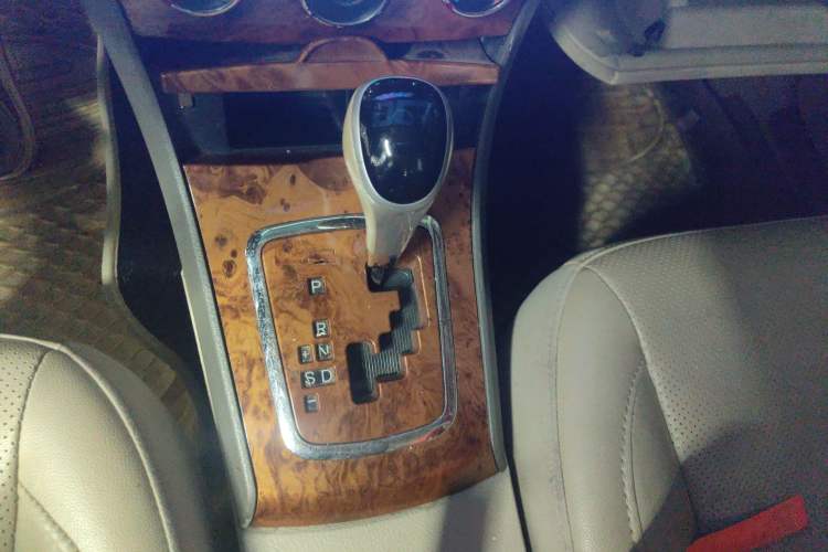 Used BYD L3 2013 1.5L Automatic Comfort Edition Gear Lever