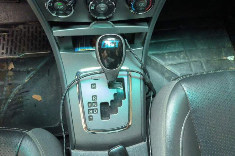 Used BYD L3 2013 1.5L Automatic Comfort Edition Gear Lever