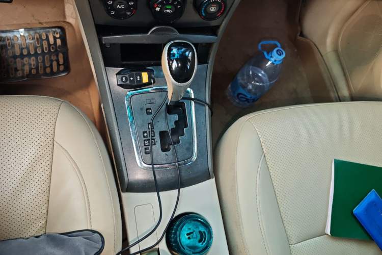 Used BYD L3 2013 1.5L Automatic Comfort Edition Gear Lever