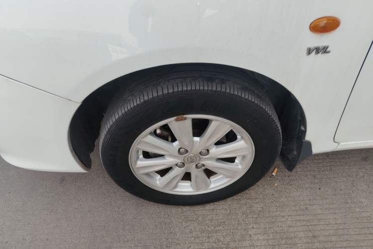 Used BYD L3 2013 1.5L Automatic Comfort Edition Left Front Wheel Hub