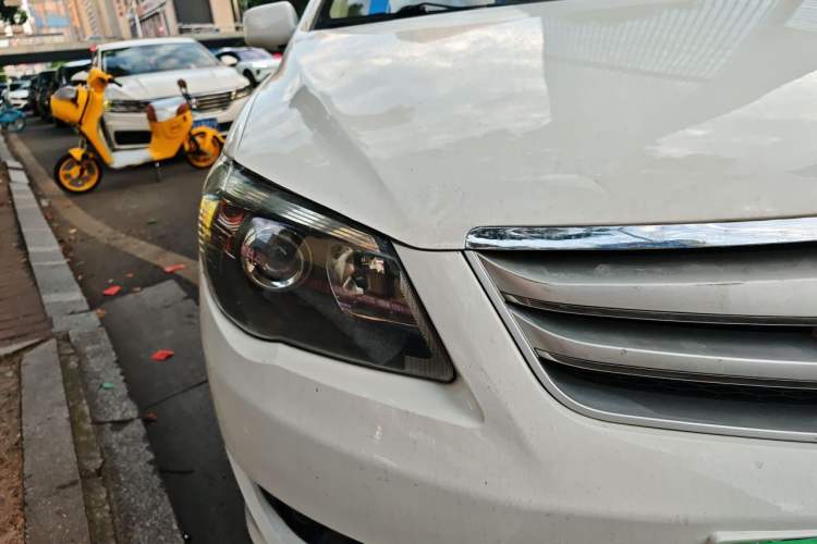 Used BYD L3 2013 1.5L Automatic Comfort Edition Right Front Headlight