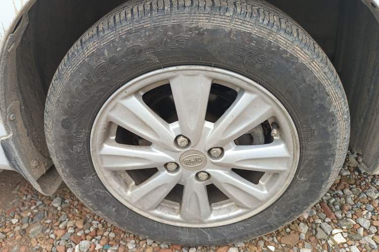 Used BYD L3 2013 1.5L Automatic Comfort Edition Right Front Wheel Hub