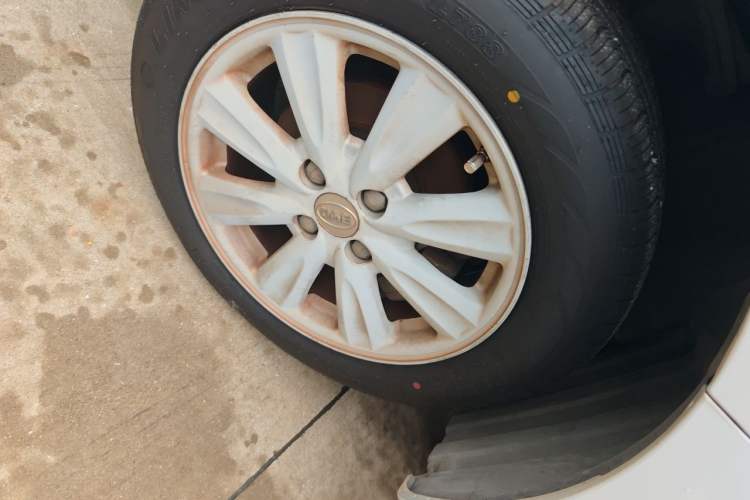 Used BYD L3 2013 1.5L Automatic Comfort Edition Right Front Wheel Hub