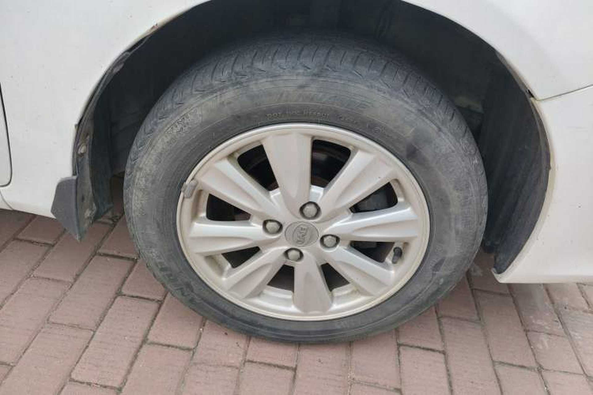 Used BYD L3 2013 1.5L Automatic Comfort Edition Right Front Wheel Hub
