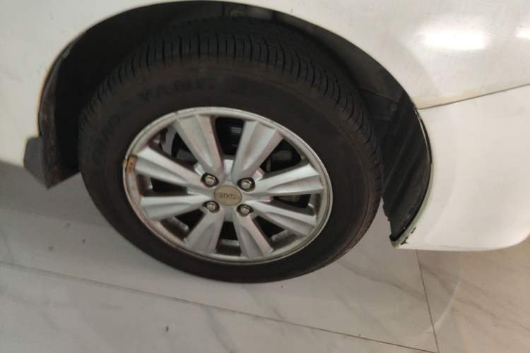 Used BYD L3 2013 1.5L Automatic Comfort Edition Right Front Wheel Hub