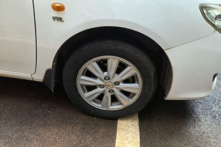 Used BYD L3 2013 1.5L Automatic Comfort Edition Right Front Wheel Hub