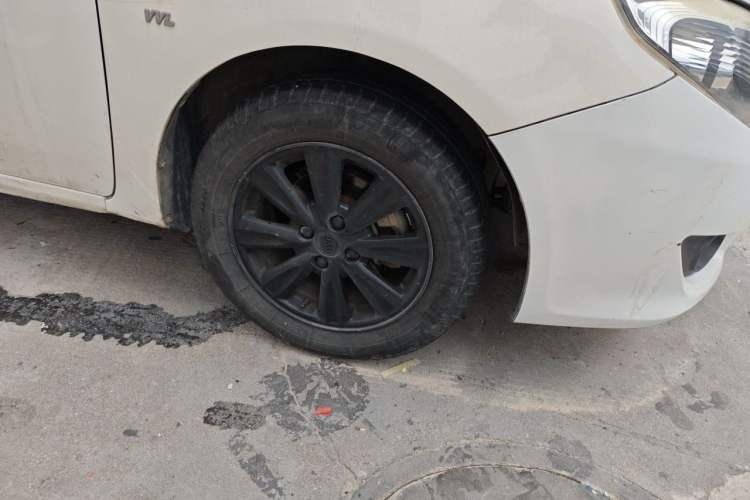 Used BYD L3 2013 1.5L Automatic Comfort Edition Right Front Wheel Hub