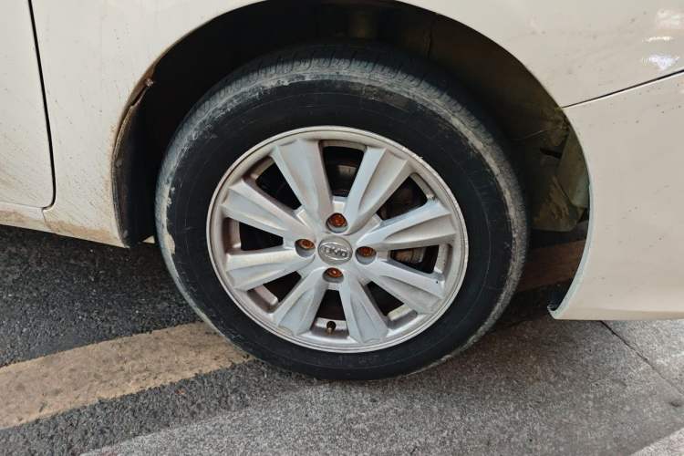 Used BYD L3 2013 1.5L Automatic Comfort Edition Right Front Wheel Hub
