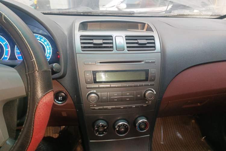 Used BYD L3 2015 Energy-Efficient Model 1.5L Manual Comfort Edition Audio And AC Panel