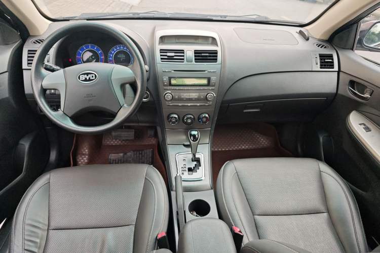 Used BYD L3 2015 Energy-Efficient Model 1.5L Automatic Comfort Edition Center Console
