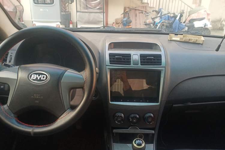 Used BYD L3 2015 Energy-Efficient Model 1.5L Manual Comfort Edition Center Console