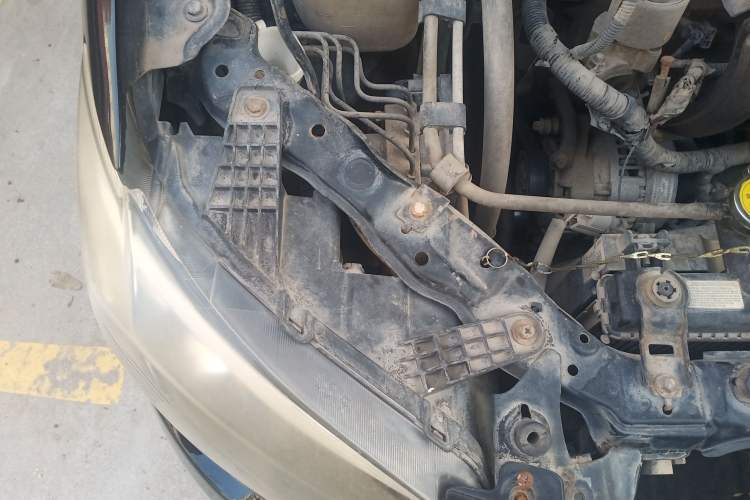 Used BYD L3 2015 Energy-Efficient Model 1.5L Manual Comfort Edition Engine Bay Right