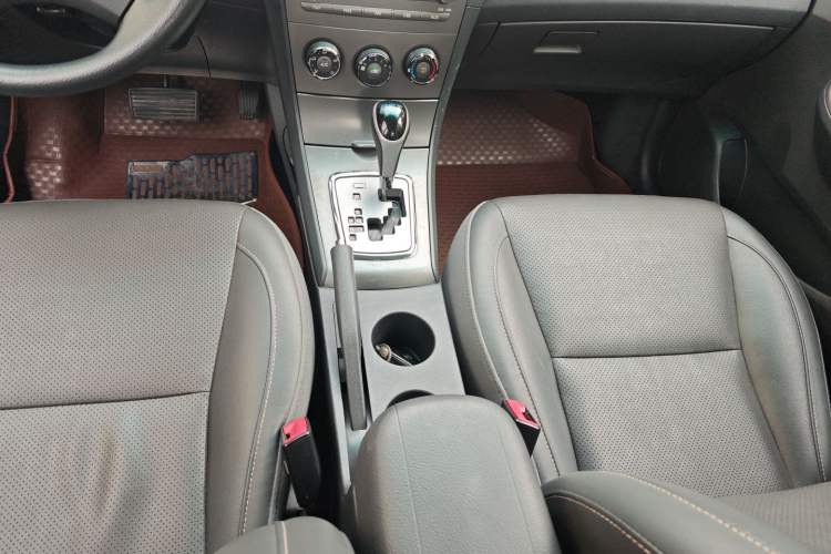 Used BYD L3 2015 Energy-Efficient Model 1.5L Automatic Comfort Edition Gear Lever