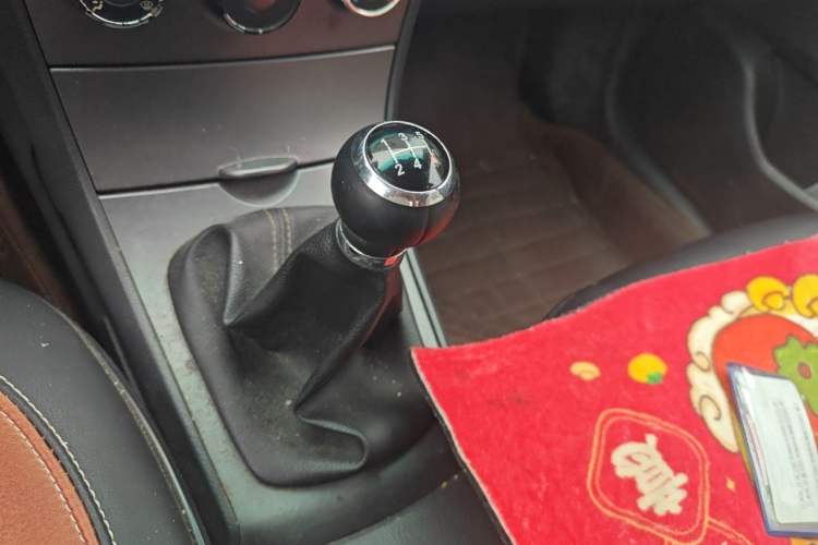 Used BYD L3 2015 Energy-Efficient Model 1.5L Manual Comfort Edition Gear Lever