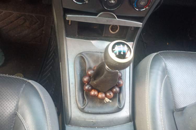 Used BYD L3 2015 Energy-Efficient Model 1.5L Manual Comfort Edition Gear Lever