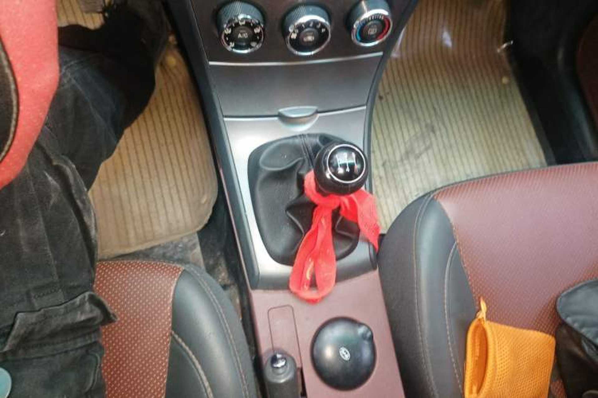 Used BYD L3 2015 Energy-Efficient Model 1.5L Manual Comfort Edition Gear Lever