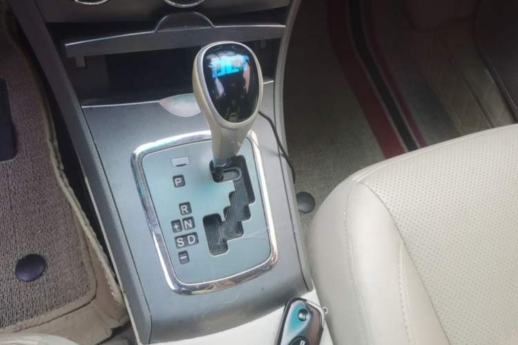 Used BYD L3 2015 Energy-Saving Edition 1.5L Automatic Prestige Model Gear Lever