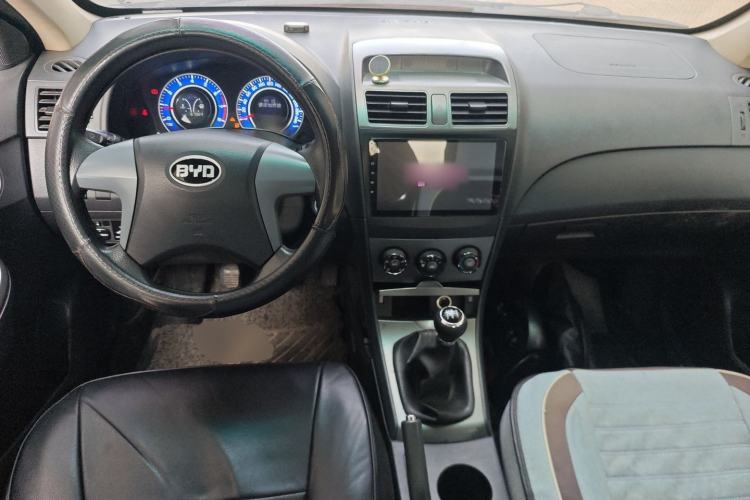 Used BYD L3 2015 Energy-Efficient Model 1.5L Manual Comfort Edition Interior 2