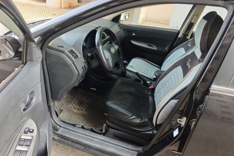 Used BYD L3 2015 Energy-Efficient Model 1.5L Manual Comfort Edition Interior 3