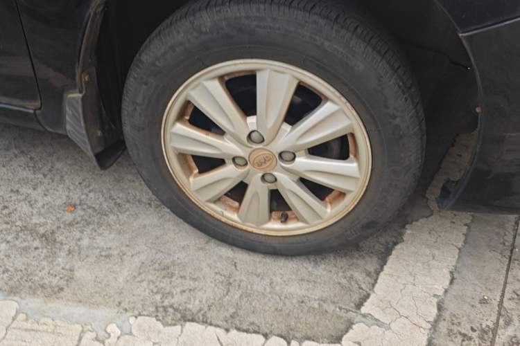Used BYD L3 2015 Energy-Efficient Model 1.5L Manual Comfort Edition Right Front Wheel Hub