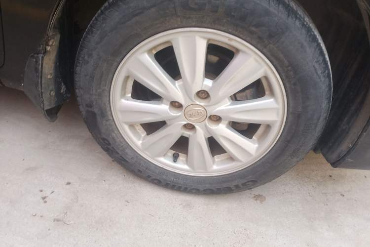 Used BYD L3 2015 Energy-Efficient Model 1.5L Manual Comfort Edition Right Front Wheel Hub