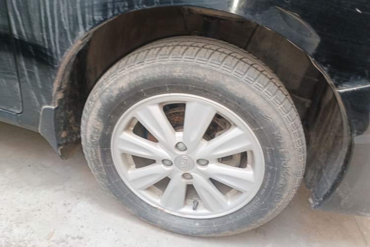 Used BYD L3 2015 Energy-Efficient Model 1.5L Manual Comfort Edition Right Front Wheel Hub