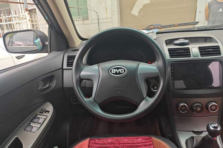 Used BYD L3 2015 Energy-Efficient Model 1.5L Manual Comfort Edition Steering Wheel