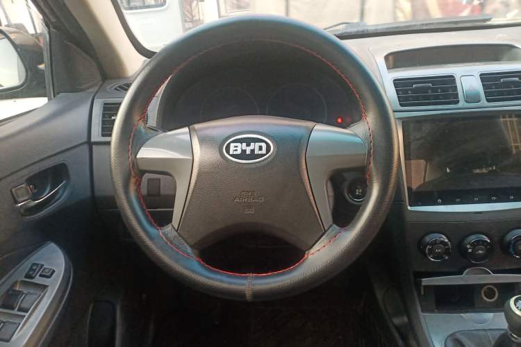 Used BYD L3 2015 Energy-Efficient Model 1.5L Manual Comfort Edition Steering Wheel