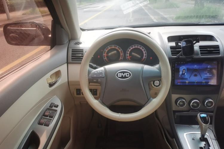 Used BYD L3 2015 Energy-Saving Edition 1.5L Automatic Prestige Model Steering Wheel
