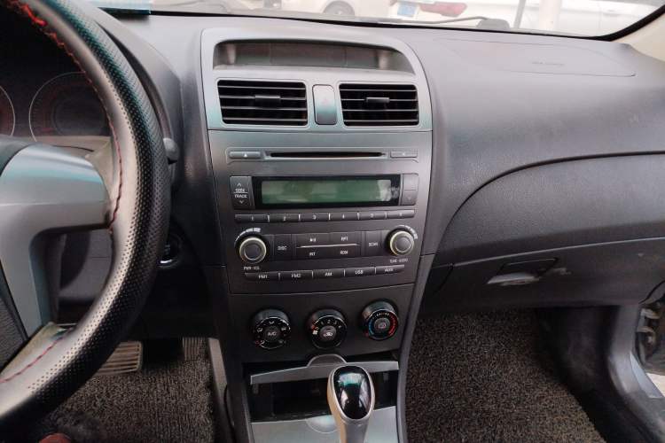 Used BYD L3 2015 Energy-Efficient Model 1.5L Automatic Comfort Edition Audio And AC Panel