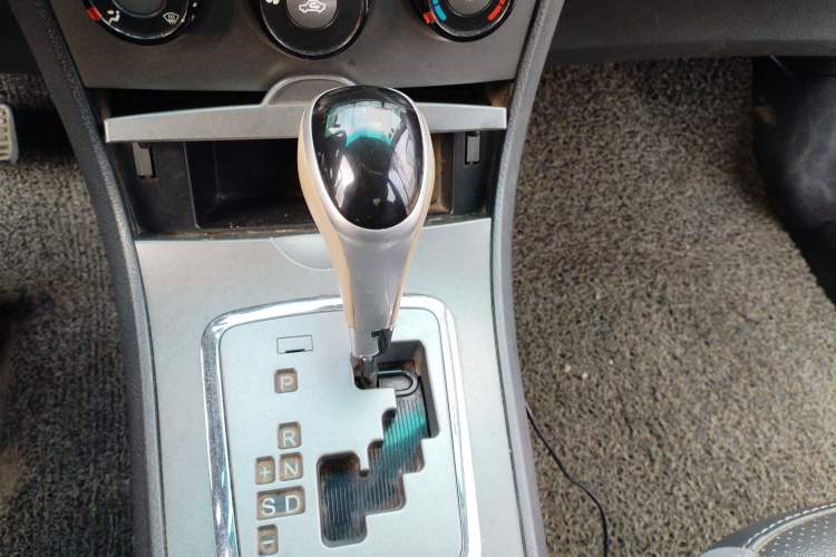 Used BYD L3 2015 Energy-Efficient Model 1.5L Automatic Comfort Edition Gear Lever