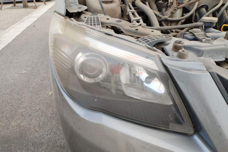 Used BYD L3 2015 Energy-Efficient Model 1.5L Automatic Comfort Edition Right Front Headlight