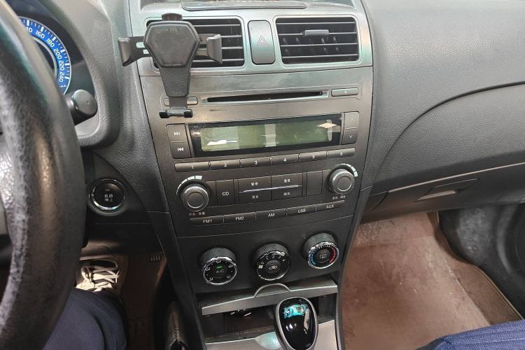 Used BYD L3 2015 Energy-Efficient Model 1.5L Automatic Comfort Edition Audio And AC Panel