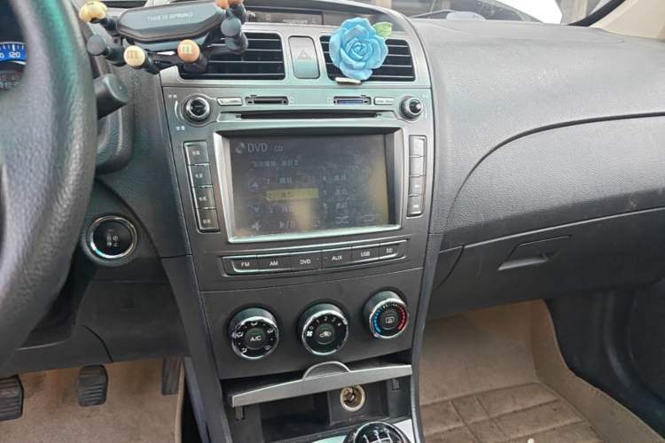 Used BYD L3 2015 Energy-Saving Edition 1.5L Manual Luxury Model Audio And AC Panel