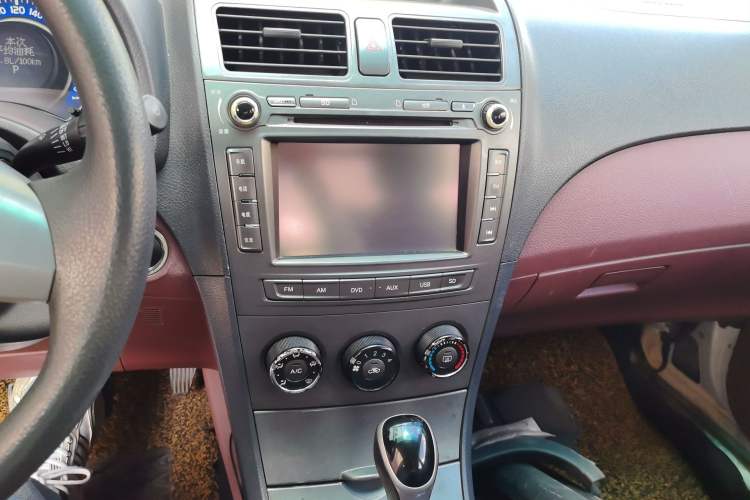 Used BYD L3 2015 Energy-Saving Edition 1.5L Automatic Prestige Model Audio And AC Panel