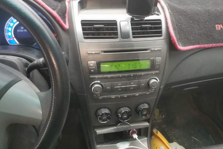 Used BYD L3 2015 Energy-Efficient Model 1.5L Manual Comfort Edition Audio And AC Panel