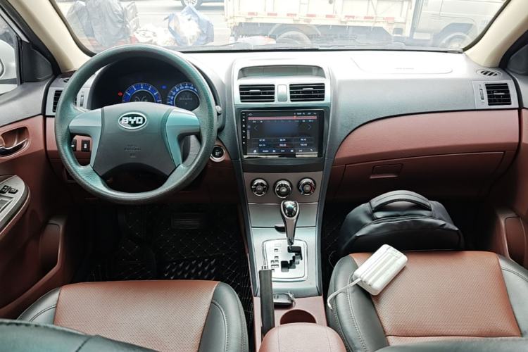 Used BYD L3 2015 Energy-Efficient Model 1.5L Automatic Comfort Edition Center Console