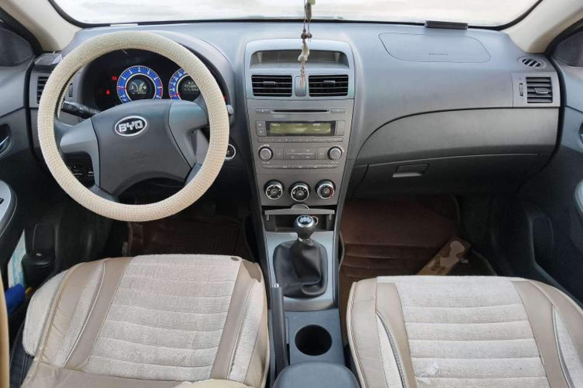 Used BYD L3 2015 Energy-Efficient Model 1.5L Manual Comfort Edition Center Console