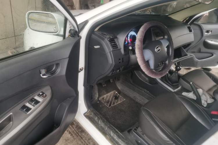 Used BYD L3 2015 Energy-Efficient Model 1.5L Manual Comfort Edition Driver Seat