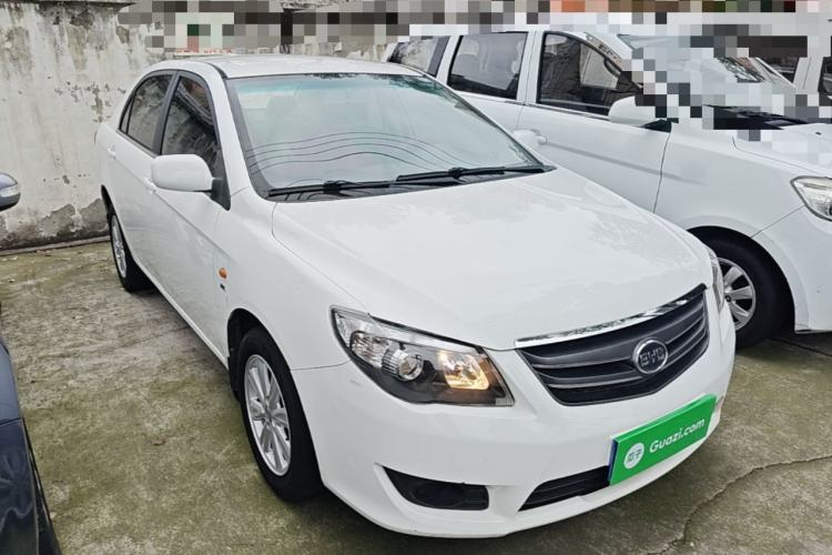 Used BYD L3 2015 Energy-Efficient Model 1.5L Automatic Comfort Edition Front Right 45 Deg